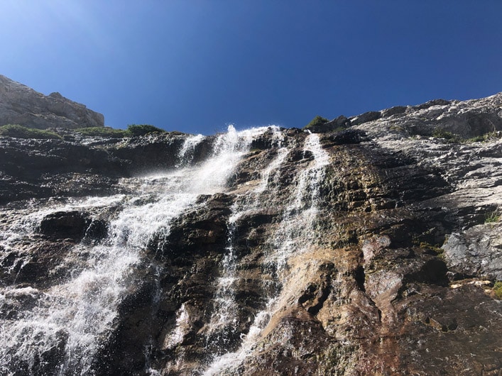 Hiking to Carnarvon Lake - waterfall and chains