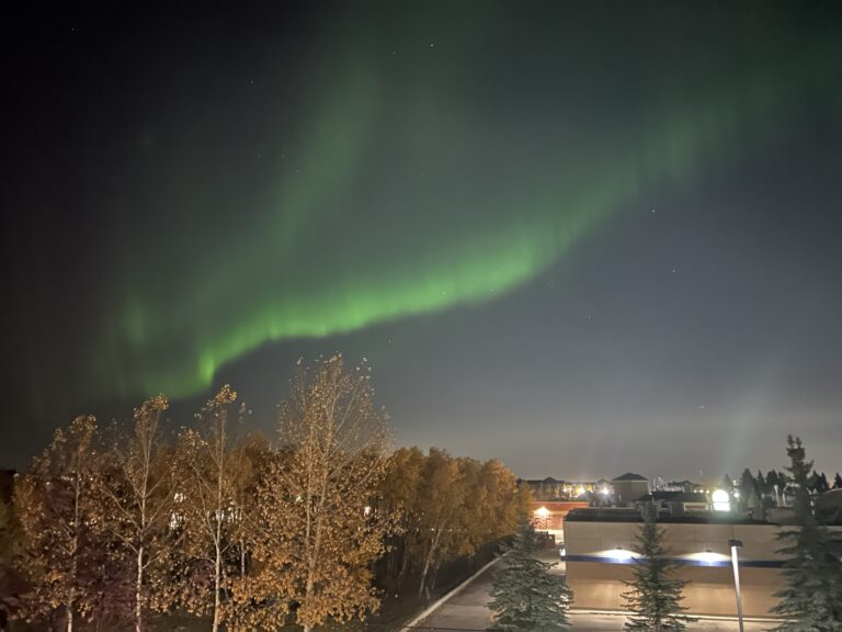 Where to See the Northern Lights Near Calgary?